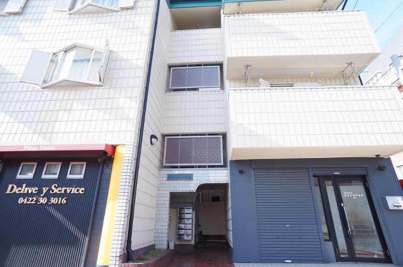 建物外観　建物入口
