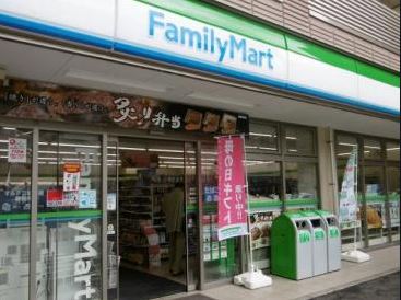 コンビニ　ファミリーマート新宿税務署通り店（コンビニ）まで197m