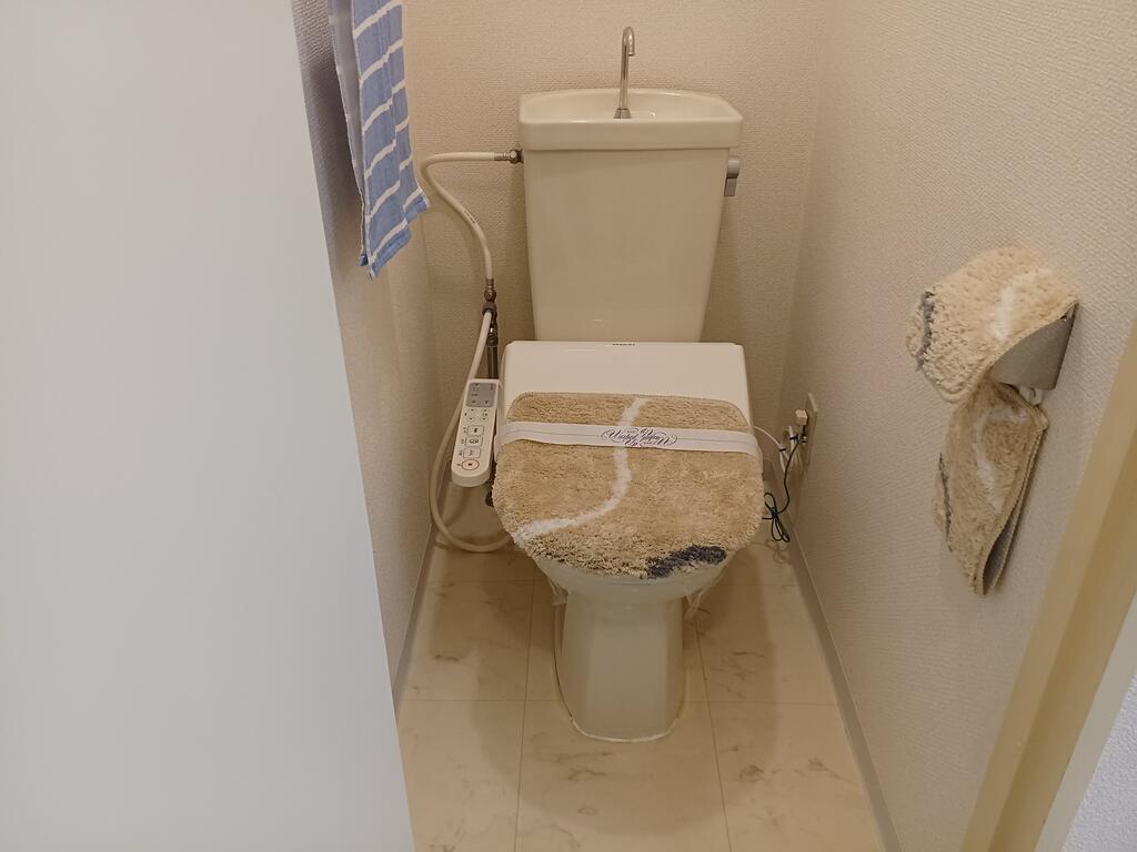 トイレ　温水洗浄便座です　※別号室