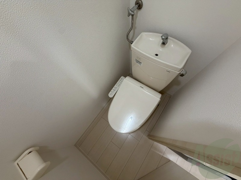 トイレ　眺望はこちら。静かな住宅街という印象を受けました。