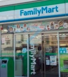 コンビニ　ファミリーマート新堀一丁目店（コンビニ）まで150m