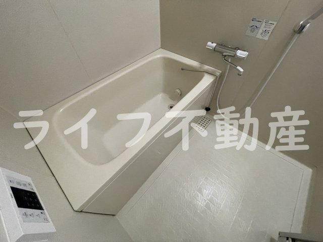 バス・シャワールーム　コンパクトで使いやすいお風呂です