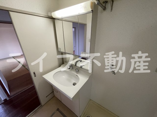 洗面設備　独立洗面台です