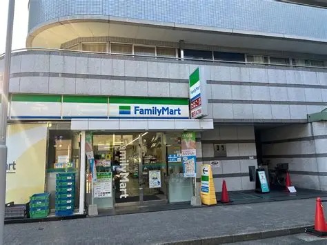 コンビニ　ファミリーマート名古屋栄五丁目店（コンビニ）まで264m