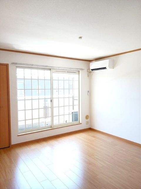 ＪＲ東海道本線 鴨宮駅 バス乗車時間：9分 最寄りバス停で下車 徒歩12分 2階建 築24年の居間写真