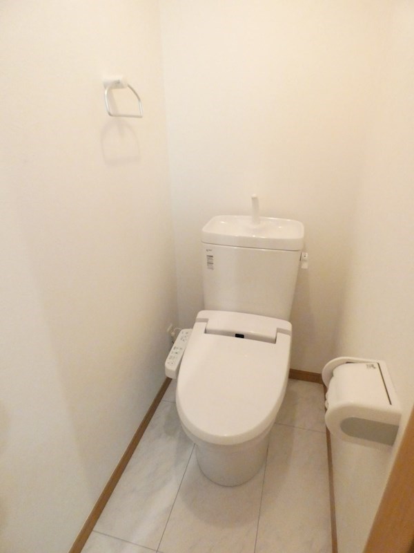 トイレ　※以下他号室参考写真になります。