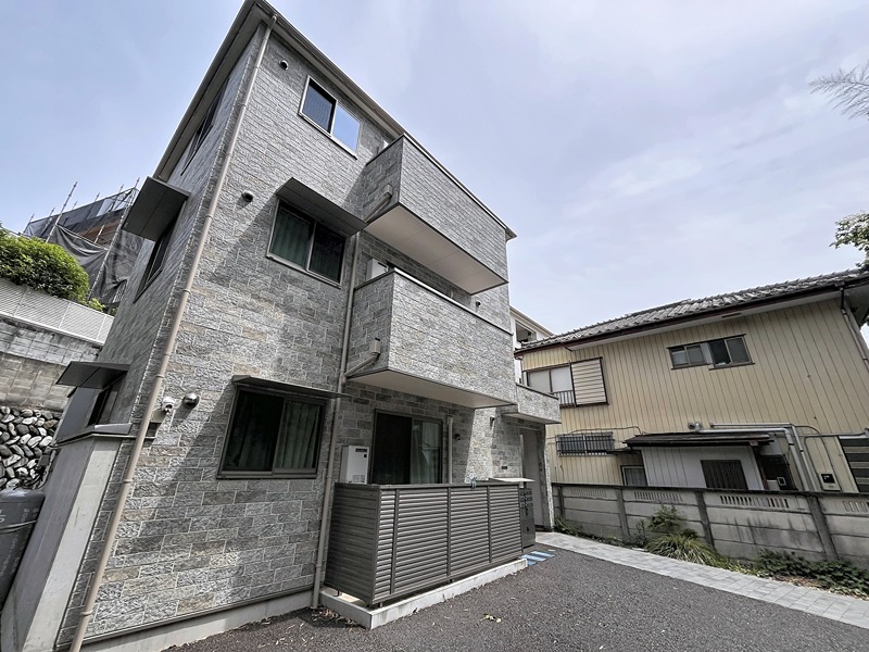 小田急線 玉川学園前駅 徒歩7分 3階建 築6年の外観写真