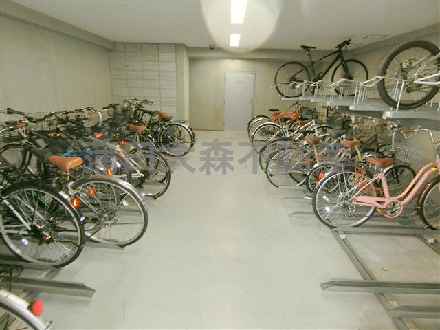 その他共有部分　屋根付きラック式の駐輪場