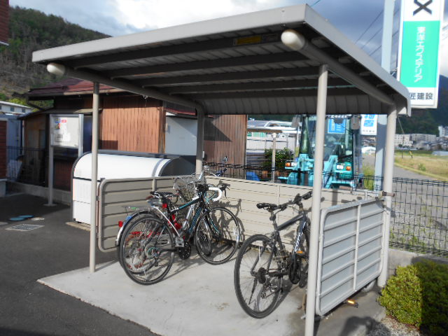 駐車場　駐輪場（共用）完備