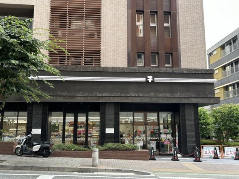コンビニ　セブンイレブン神戸トアロード店（コンビニ）まで124m