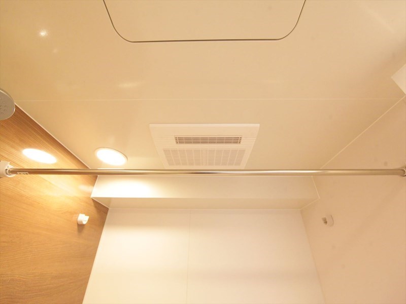 その他設備　浴室暖房乾燥機付き