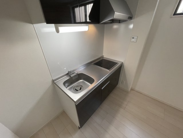 キッチン　同物件別部屋写真