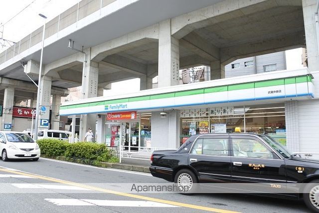 コンビニ　ファミリーマート（コンビニ）まで830m