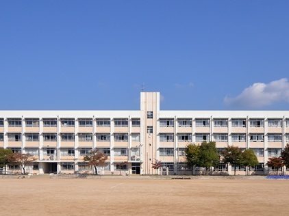 小学校　姫路市立安室東小学校（小学校）まで858m