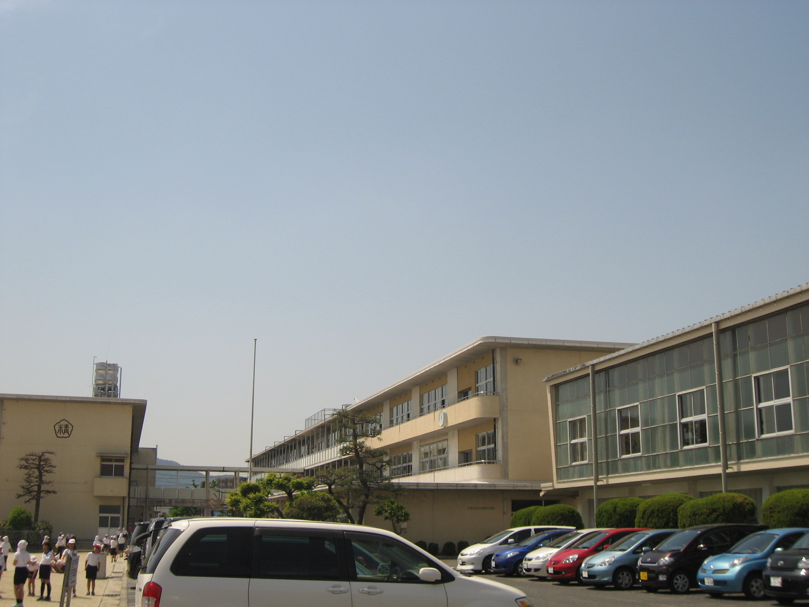小学校　多治見市立精華小学校（小学校）まで971m