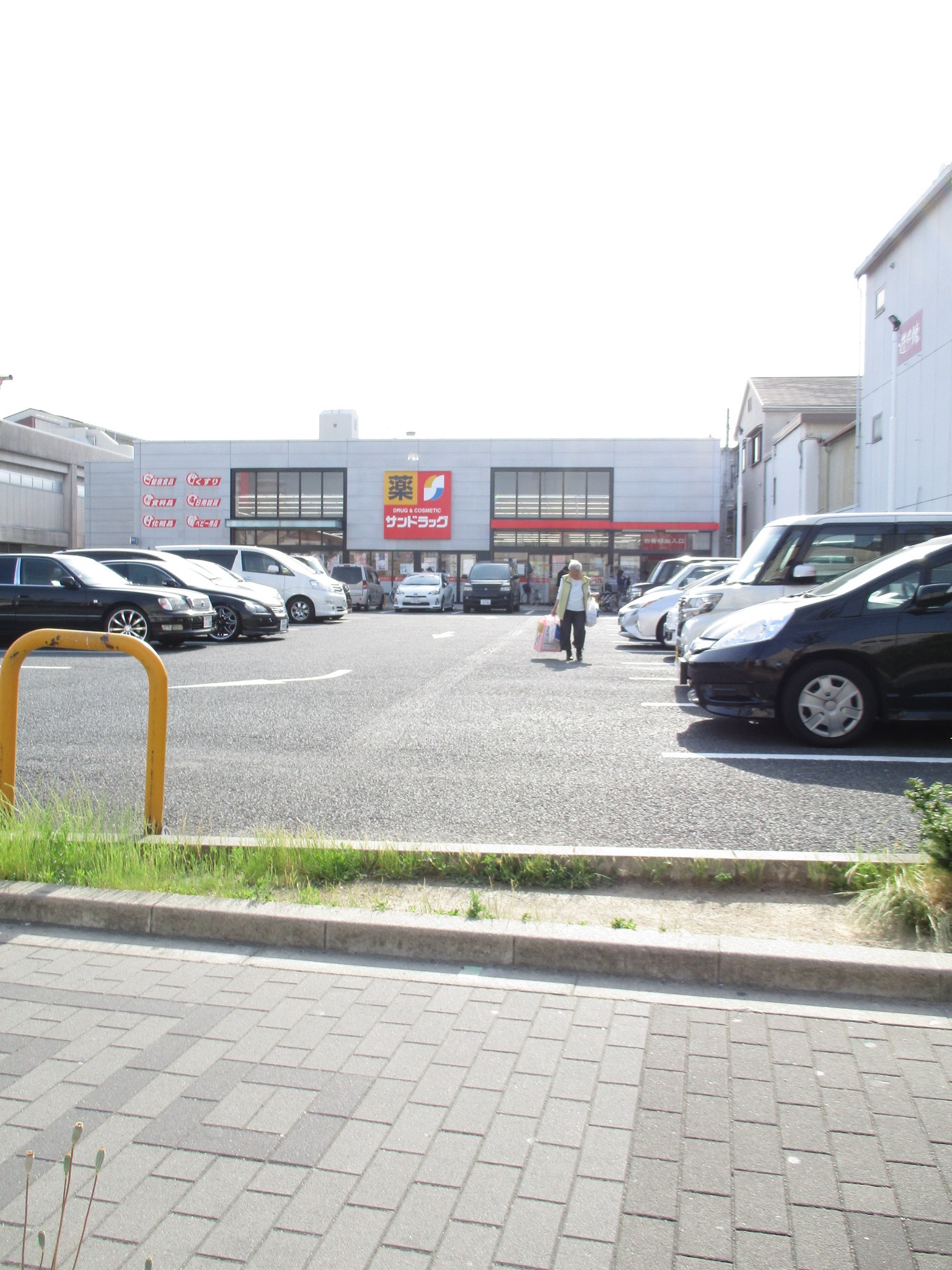 ドラックストア　サンドラッグ横堤店（ドラッグストア）まで342m