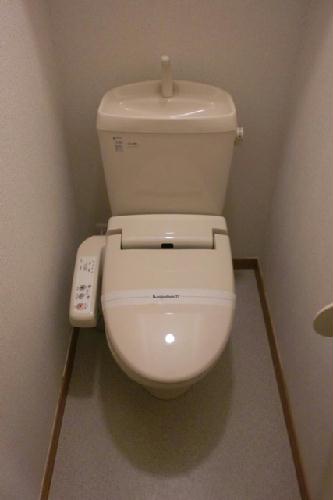 トイレ　ウォシュレット機能付です