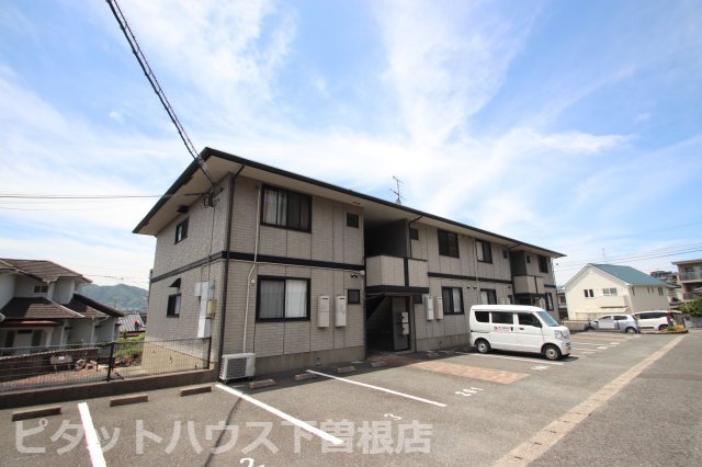 【リベェール山崎の建物外観】