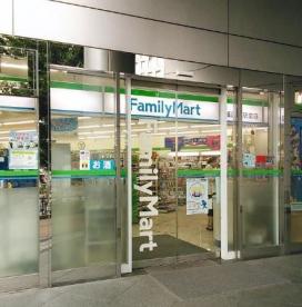 コンビニ　ファミリーマート護国寺駅前店（コンビニ）まで342m