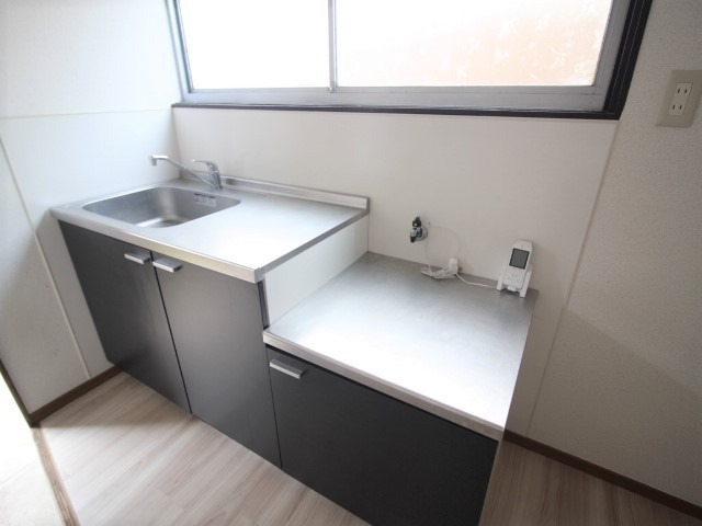 キッチン　※写真は別号室のものになります。