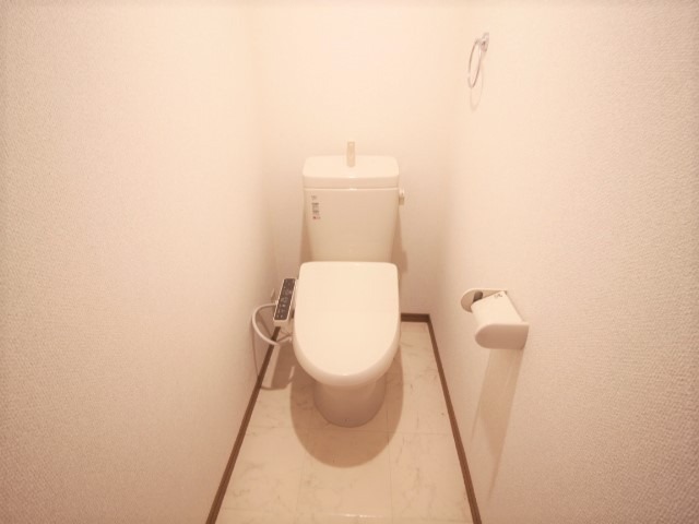 トイレ　※写真は別号室のものになります。