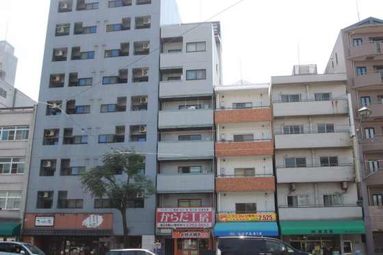 広島市南区的場町のマンションの建物外観