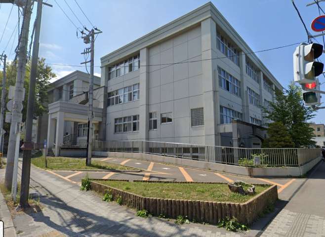 小学校　稲穂小学校（小学校）まで235m