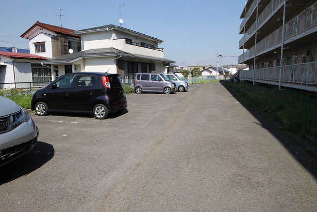 【郡山市安積町日出山のマンションの駐車場】