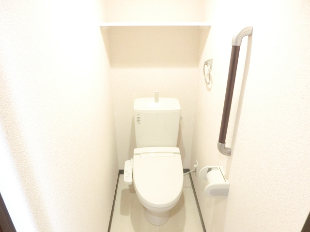 トイレ　温水洗浄便座