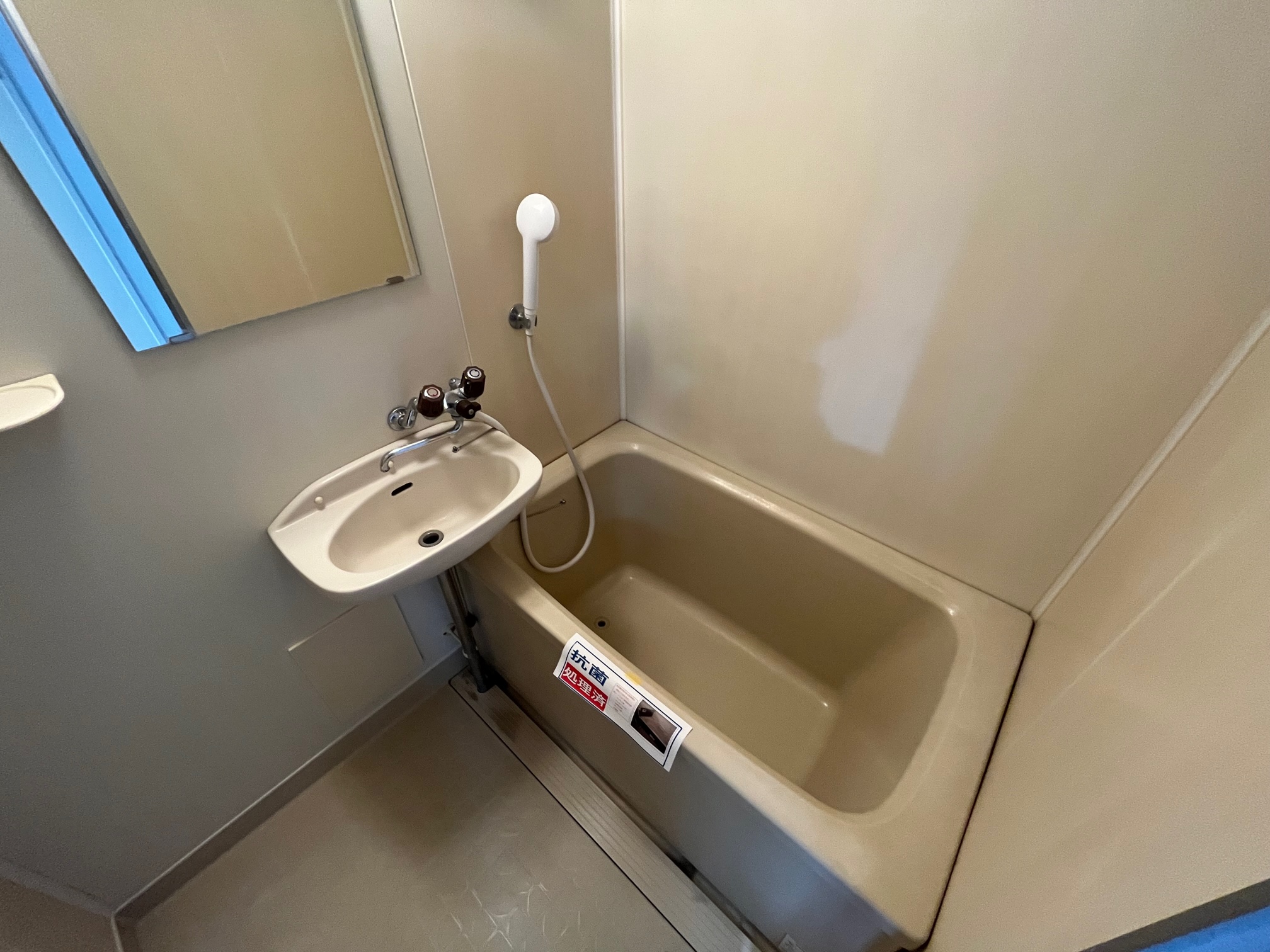 バス・シャワールーム　同タイプ別部屋の写真です。
