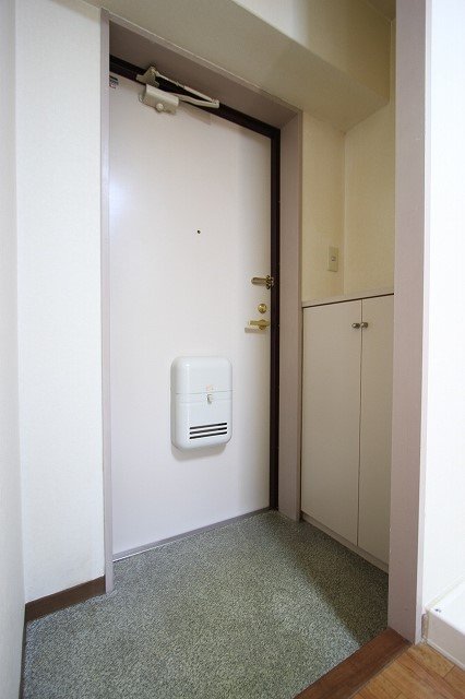 玄関　同物件別号室の写真