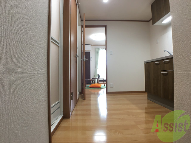 玄関　玄関からの様子ですリビングまでつながり、陽の光もよく入ります