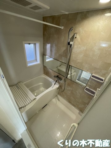 バス・シャワールーム　落ち着いた空間のお風呂です