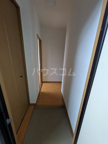 ＪＲ東海道本線 静岡駅 バス乗車時間：17分 最寄りバス停で下車 徒歩8分 2階建 築32年の玄関写真