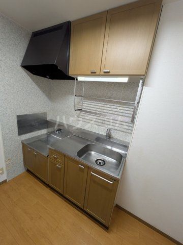 ＪＲ東海道本線 静岡駅 バス乗車時間：17分 最寄りバス停で下車 徒歩8分 2階建 築32年のキッチン写真