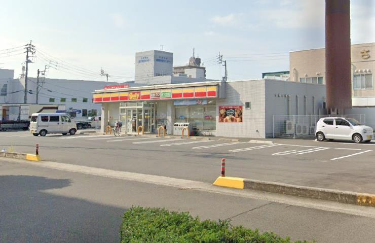 コンビニ　デイリーヤマザキ（コンビニ）まで673m