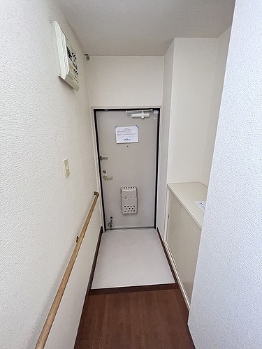 玄関　玄関　※2023年10月撮影