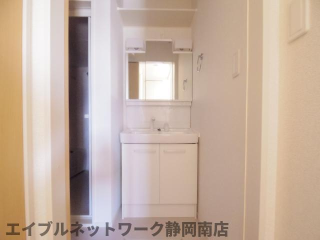 洗面設備　使いやすい洗面所です