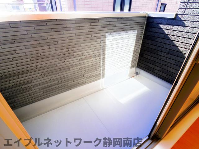 バルコニー　開放的で明るい空間を演出してくれるバルコニーです