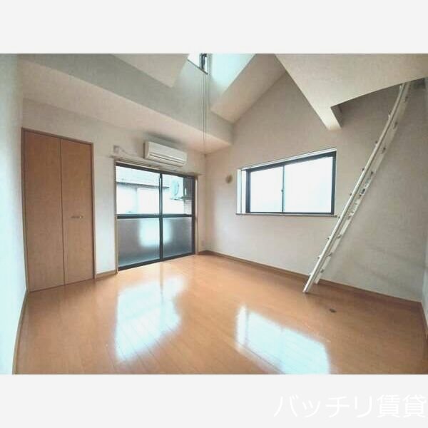 居室・リビング　同型タイプの為、現状を優先致します。