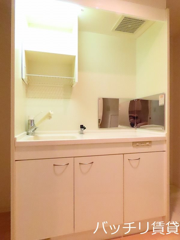 キッチン　同型タイプの為、現状を優先致します。