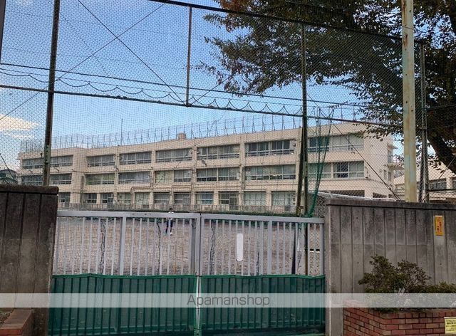 中学校　練馬区立大泉北中学校（中学校）まで652m