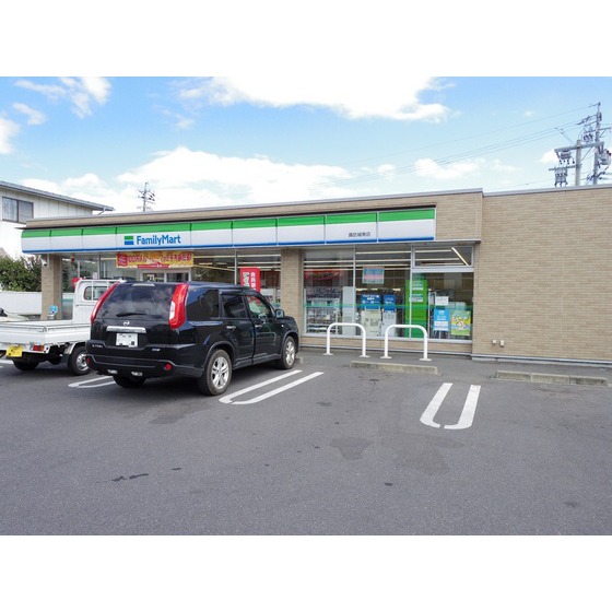 コンビニ　ファミリーマート諏訪城南店（コンビニ）まで260m