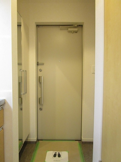 玄関　シューズボックス完備の玄関です。
