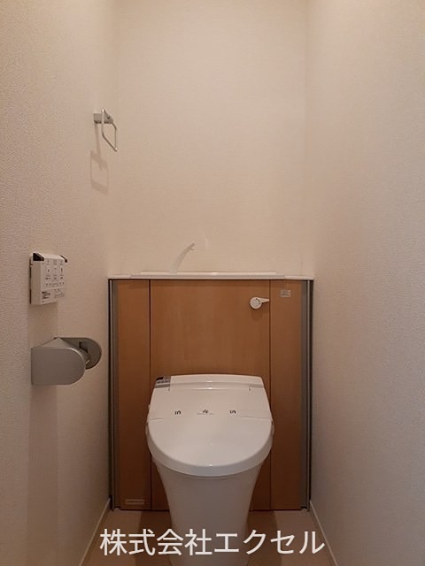 トイレ　ウォシュレット完備です。