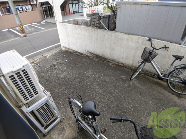 バルコニー　こまめに換気をして、お部屋の空気を入れ替えましょう。