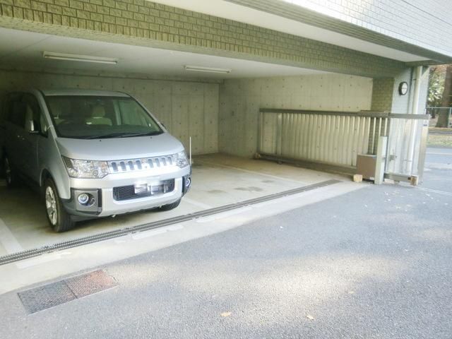 【スウィール砧公園の駐車場】