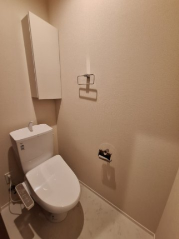 トイレ　温水洗浄便座