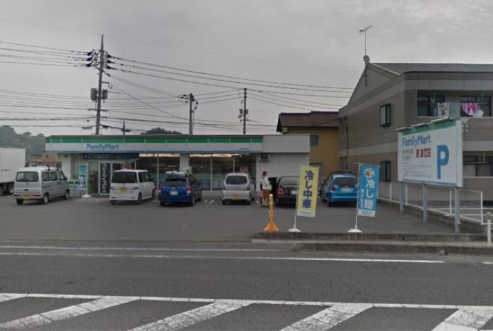 コンビニ　ファミリーマート（コンビニ）まで518m