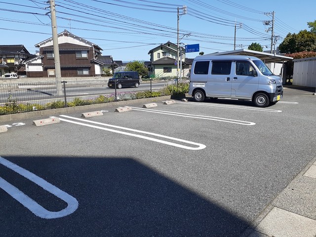 【鳥取市田島のマンションの駐車場】